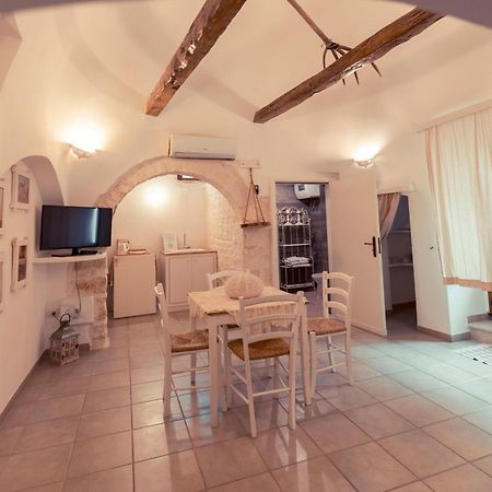 Trulli Antichi Mestieri - Widespread Trulli In The Historic Center Bed & Breakfast Alberobello Exterior photo